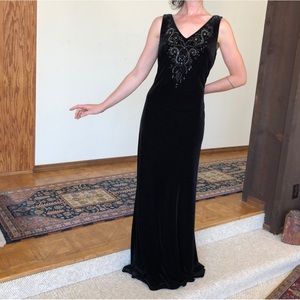 Vintage Velvet Beaded Neckline Maxi Special Occasion Prom Wedding Guest Dress